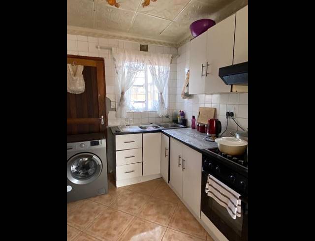 6 BEDROOM HOUSE FOR SALE IN TEMBISA CENTRAL